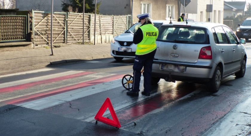  70-latka potrącona na przejściu dla pieszych