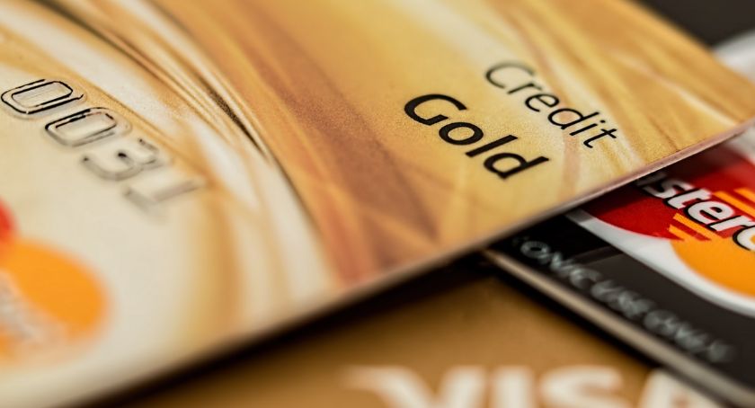 Dane osobowe wyciekają, a kredyty płyną na cudze konta. Jak się ustrzec? 
