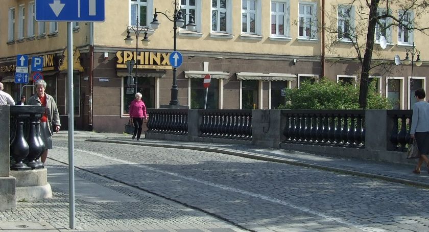 Most Kamienny się sypie