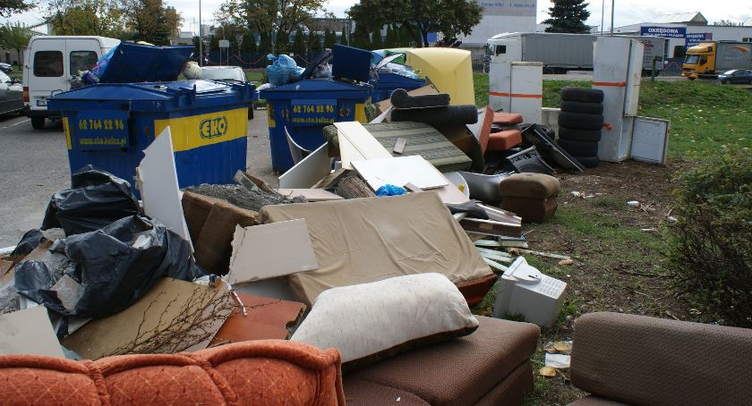 Odpady wielkogabarytowe.  Czy będą jeszcze rzadziej wywożone? 