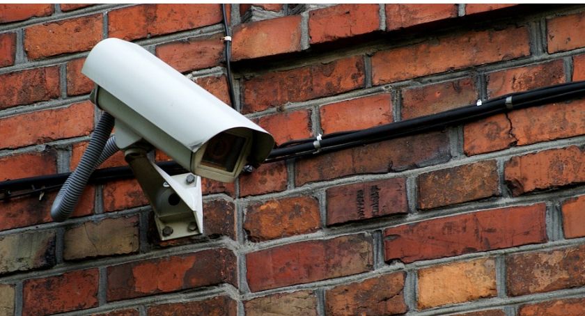 Kamery monitoringu ślepną jedna po drugiej