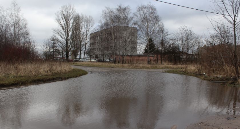 Na Piwonickiej po osie w wodzie
