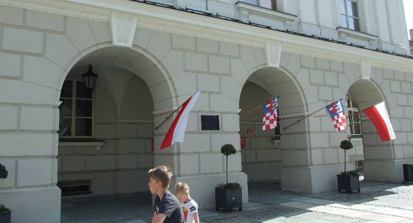 Kiedy kaliski ratusz stanie się biało-czerwony?