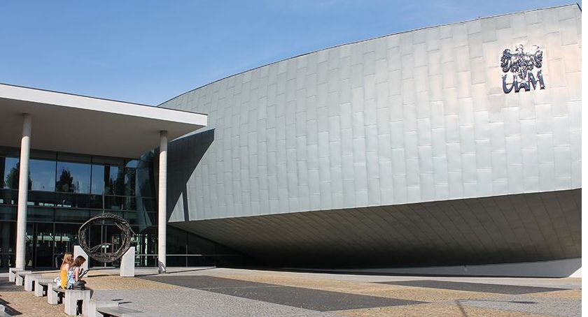 Uniwersytet także zawiesza zajęcia