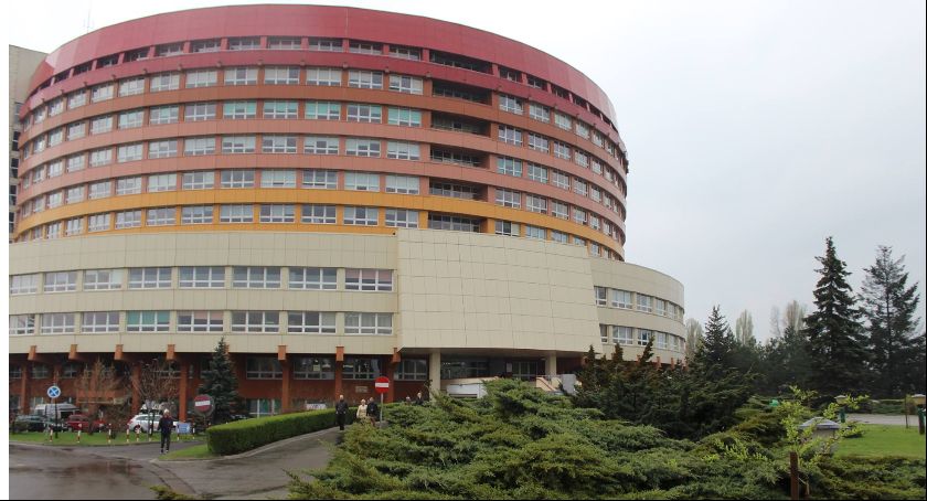 Szpital w Kaliszu - planowe przyjęcia pacjentów wstrzymane! Zanim wejdziesz zmierzą ci temperaturę 