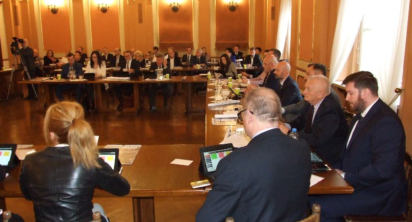Koronawirus. Odwołane posiedzenia komisji i sesja Rady Miasta