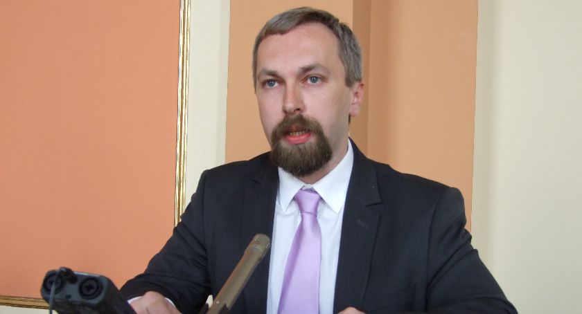 Miasto pomaga w walce z epidemią, ale odmawia zwolnienia z opłat w strefie parkowania