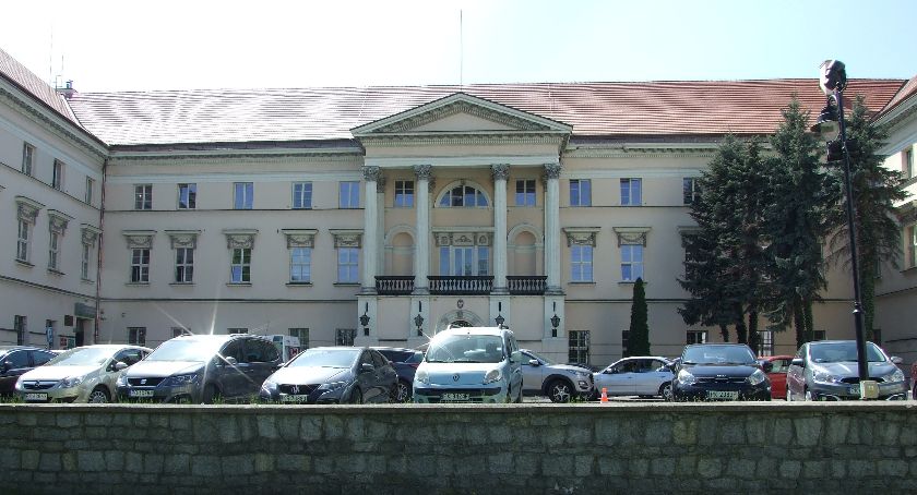 Zanim wejdziesz do Starostwa, zmierzą ci temperaturę