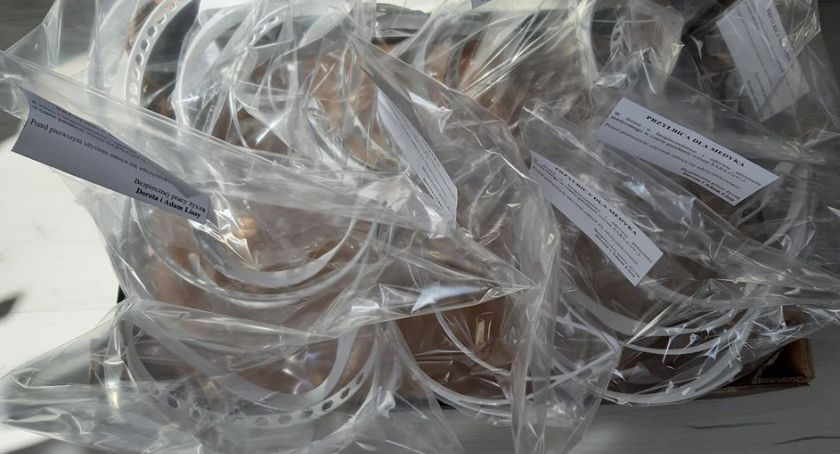 W  Tykadłowie  na drukarce 3D „produkują”  przyłbice dla medyków