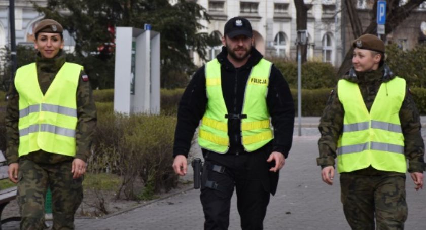 Patrole policjantów i żołnierzy Wojsk Obrony Terytorialnej pojawiły się na ulicach Kalisza