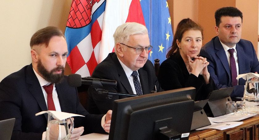 Kwotę zabezpieczoną na Nagrodę Miasta Kalisza przekazać Pogotowiu Ratunkowemu
