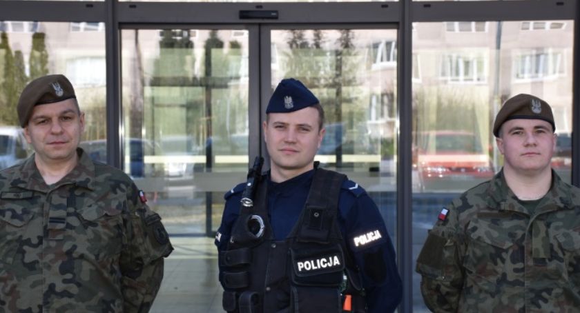 Policjanci i „terytorialsi” uratowali tonącego