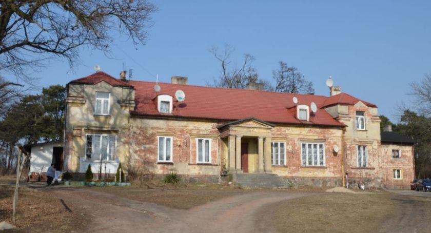 Zamiast do lasu na spacer po dworskim parku   