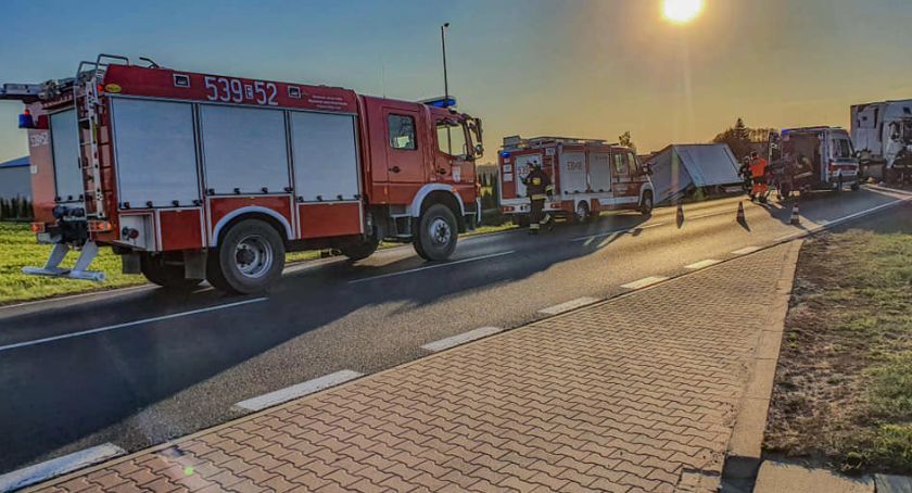 Zderzenie ciężarówek, zablokowana krajowa „dwunastka”