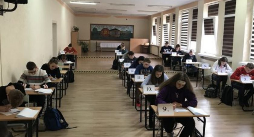 Egzaminy maturalne od 8 czerwca, a szkoły zamknięte do 24 maja