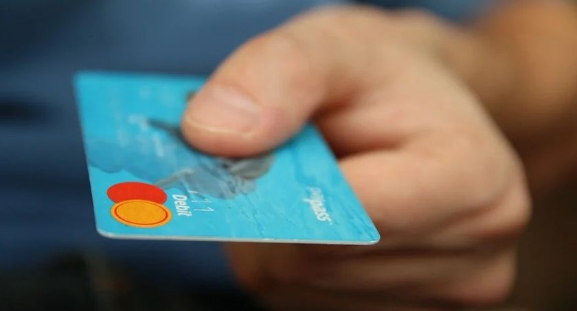 Wykorzystał stan upojenia alkoholowego swojego kolegi