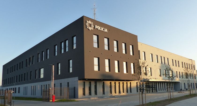 „Maluch” w rowie, kierowca w szpitalu
