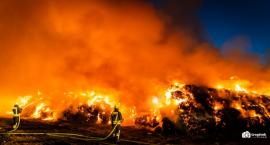 Rekordowy pożar wybuchł w gminie Koźminek, strażacy ściągali posiłki
