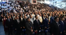 Zdjęcie przedstawia: Kongres wyborczy w Kaliszu. Krzysztof Bosak ponownie wybrany prezesem Ruchu Narodowego