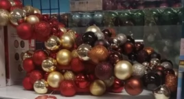 Bombki i inne ozdoby świąteczne już można kupić