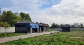 Ciekawe domki na cmentarzu 
