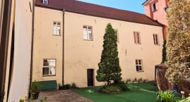 Nawierzchnia wirydarza zostanie przebudowana