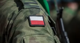 Zamiast szkolić się do obrony, zbierają butelki