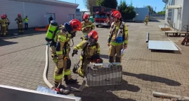 Ćwiczenia strażaków w zakładzie Colian