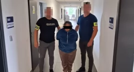 Podstępem odwrócili uwagę seniorki i ukradli 20 tysi&hellip;