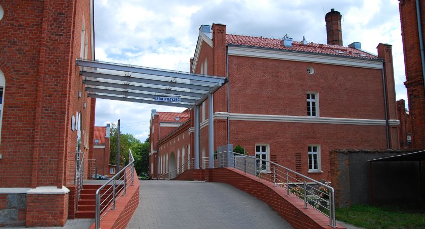 Mężczyzna, który targnął się na swoje życie, chwilę wcześniej uciekł z karetki