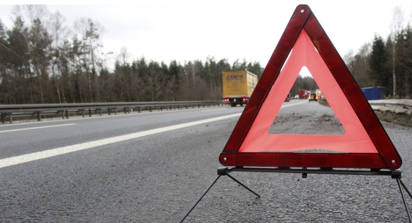 Kierowcy urwało się koło na autostradzie. Były utrudnienia