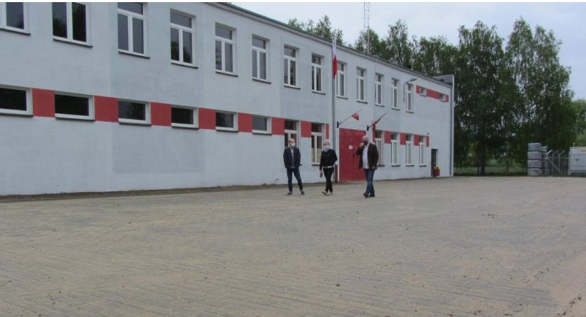 Nowy parking pod świetlicą. To największy obiekt na imprezy w gminie