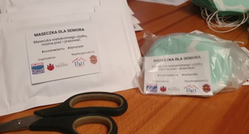 Wolontariuszki szyją maseczki. Druhowie z OSP Nowe i sołtysi będą rozdawać je mieszkańcom