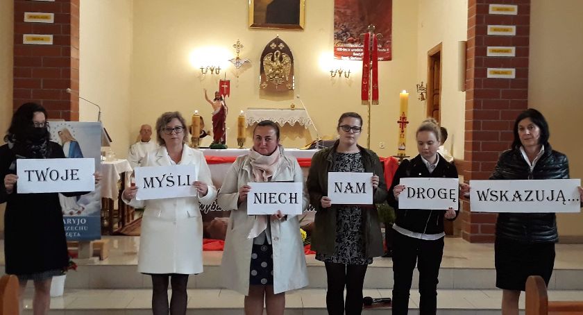 Szkoła w Rychławie świętowała urodziny Jana Pawła II