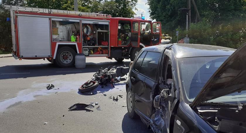 Wypadek w Pruszczu. Ranny motocyklista został przewieziony do szpitala [ZDJĘCIA]