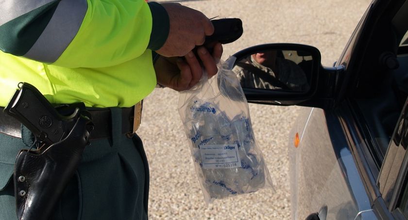 Plaga na polskich drogach. Policjanci zatrzymali kolejnych nietrzeźwych kierowców