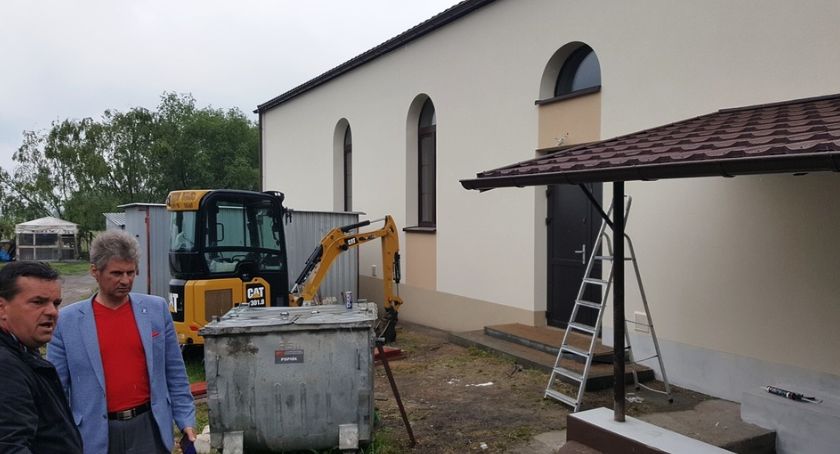 W Wielkim Komorsku remontują salę przy remizie. Kolejny etap zakończony