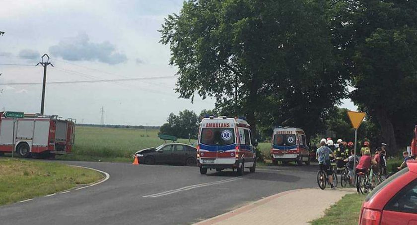 Wypadek drogowy w Laskowicach. Są osoby poszkodowane