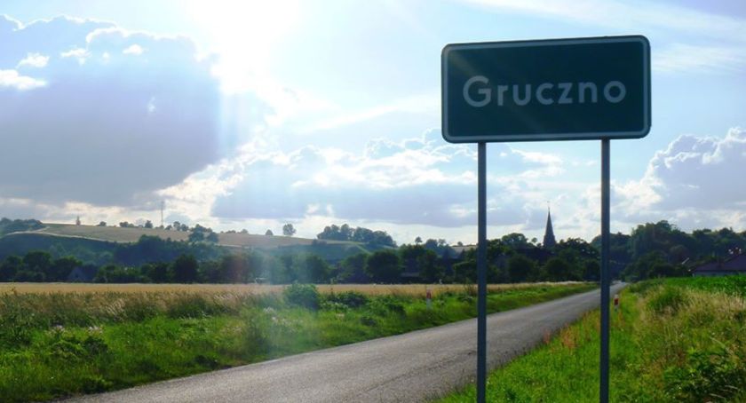 Mieszkańcy Gruczna nie mogą wydostać się ze wsi. Autobusy kursują po południu