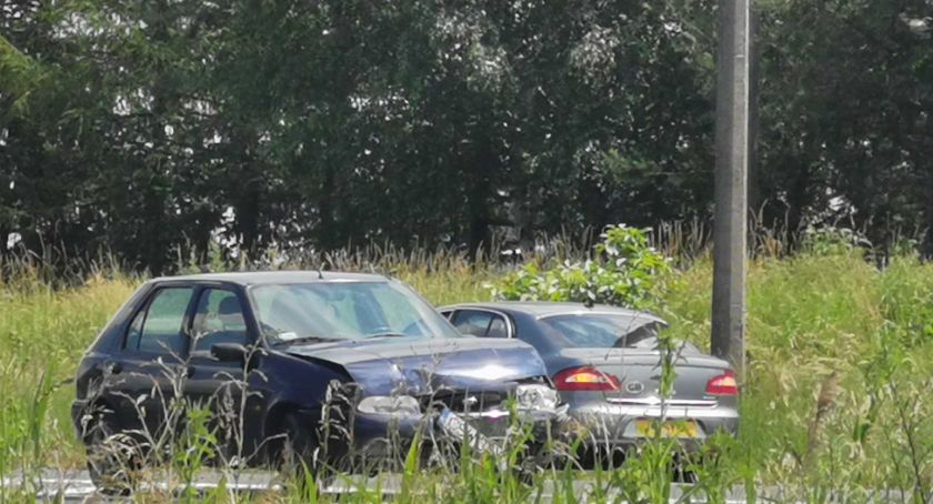 Stłuczka w Morsku. Na miejscu jest policja i karetka
