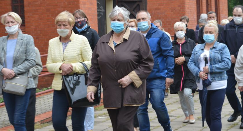 Sanepid nie może ukarać za brak maseczki w sklepie. Odpowiada za to właściciel