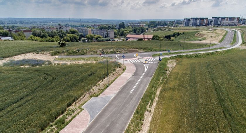 Kierowcy mogą już skrócić drogę ze Świecia do Sulnówka. Ulica Kaziemierza Wielkiego została oddana do użytku 