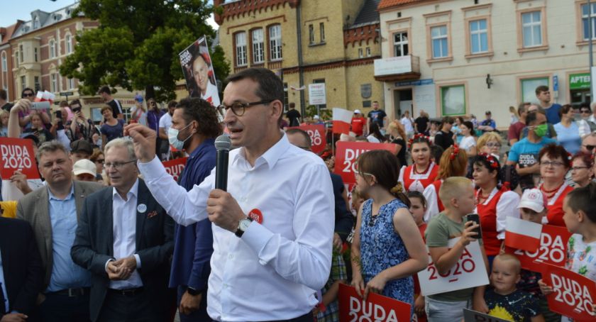 Wizyta premiera Mateusza Morawieckiego w Świeciu przyciągnęła tłumy mieszkańców. Opozycja wygwizdała obietnice [ZDJĘCIA]