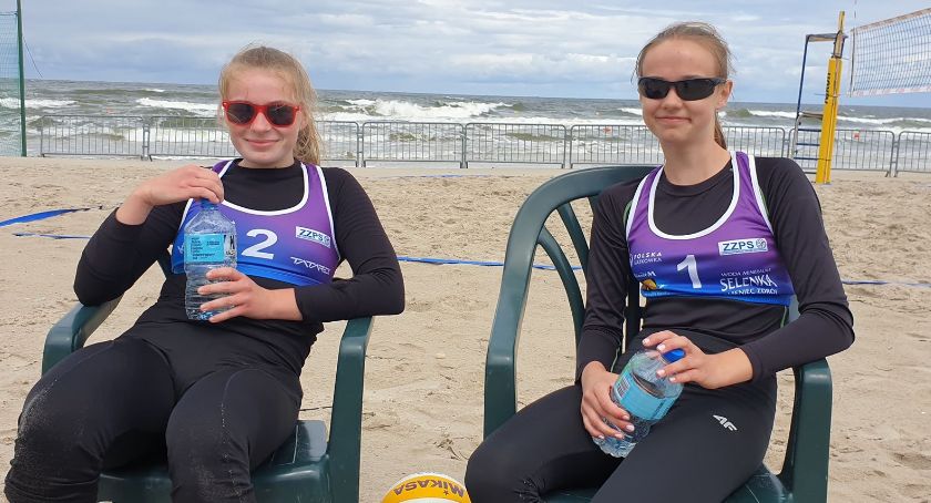 Kornelia Drosdowska i Weronika Trybuła awansowały do finałowego turnieju Mistrzostw Polski Młodziczek w siatkówce plażowej
