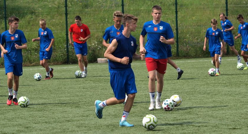 Pierwszy tydzień Football Camp Lato z Mondi ‘2020 za młodymi piłkarzami Wdy Świecie [ZDJĘCIA]