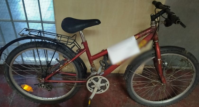 Policja szuka właściciela roweru. Został odnaleziony w wodzie