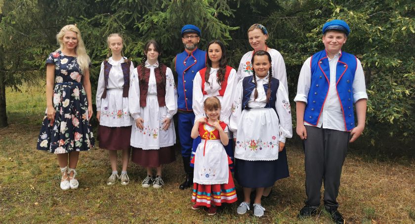 Katarzyna Bonda gotowała kociewskie specjały. Pomagała jej młodzież [GALERIA]