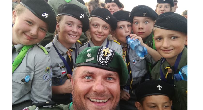 Rafał Miotk jest zawodowym żołnierzem. Prowadząc zajęcia sprawnościowe dla dzieci, zaraża je swoimi zainteresowaniami [DUŻO ZDJĘĆ] 