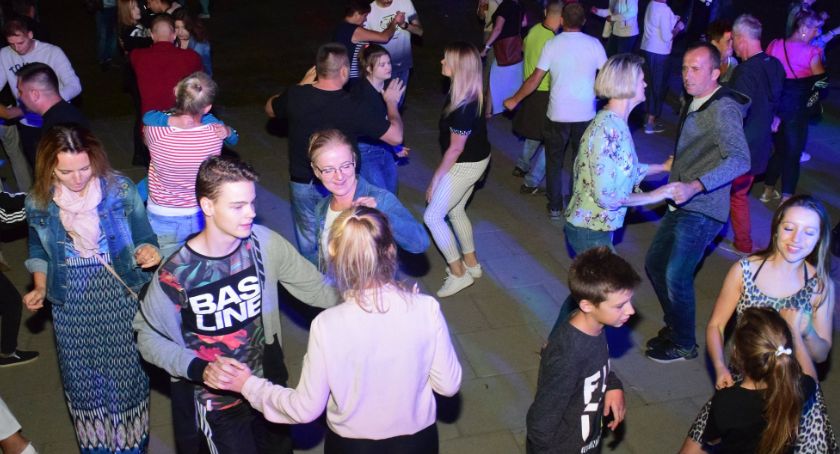 Potańcówka z PRL została odwołana. Znowu zmieniły się przepisy