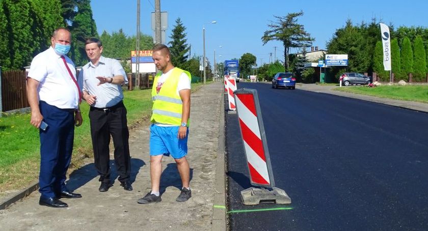 Droga w Przysiersku jest remontowana. Koszt inwestycji to około 1,2 mln zł